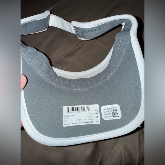 Adidas visor NEW - Picture 2 of 2